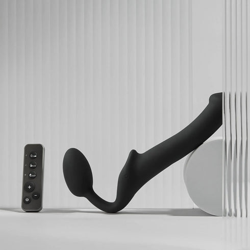 Vibrierender Strap On, wiederaufladbare Fernbedienung