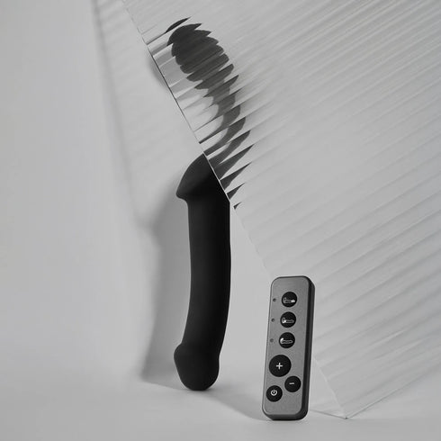 Vibrierender Strap On, wiederaufladbare Fernbedienung